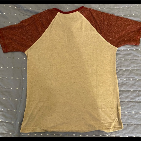 An amazing medium shirt - Picture 2 of 3